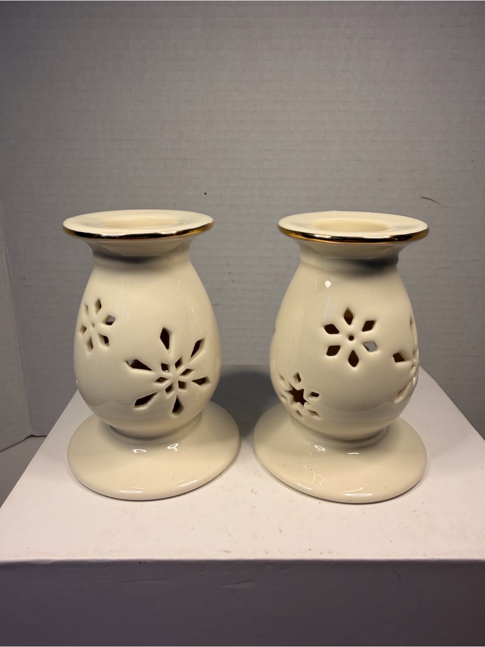 Lenox Fine Porcelain
Snowflake Filigree Candle
Holder Set